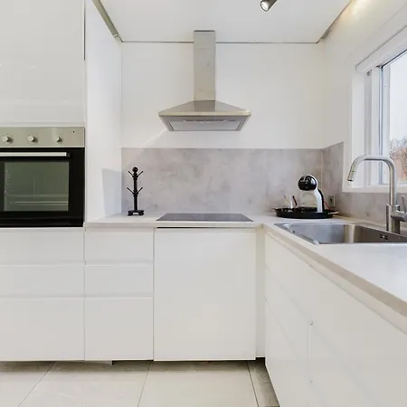 Lovely & Spacious Apartment *