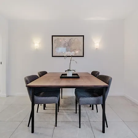 Lovely & Spacious Apartment *