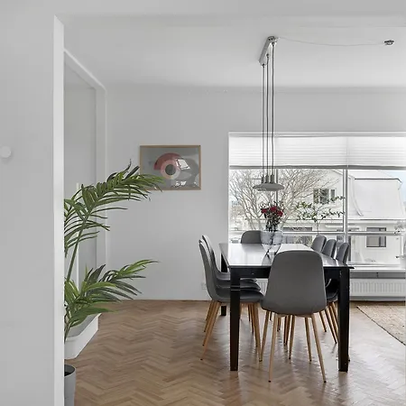 Lovely & Spacious Apartment *